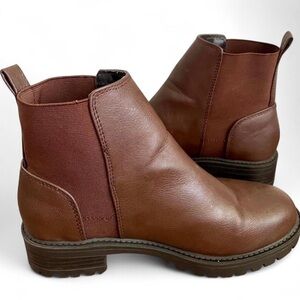 Women's Brown Pull On Heeled Booties Size 7.5 Chunky Casual‎ Fall Winter